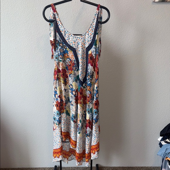 Floral Sleeveless Dress with Navy Accents - Picture 6 of 7